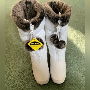NWT  Arctic Plunge Women's White Winter Boots